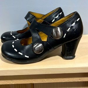 Fluevog Operetta Petrella Black w/White Contrast Stitching Size 6.5